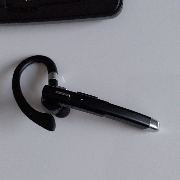 Bluetooth Headset with Environment Noise Cancelling - Picture 2 of 5